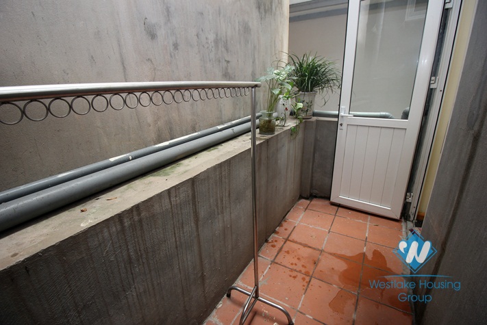 Nice and cheap one bedroom apartment for rent in Nghi Tam village, Tay Ho, Hanoi 